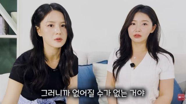 탈북 여성 김서아씨(왼쪽)가 북한에서 기쁨조 후보로 관리 받았던 과정을 상세히 증언하고 있다. 유튜브 채널 ‘한송이tv’ 캡처