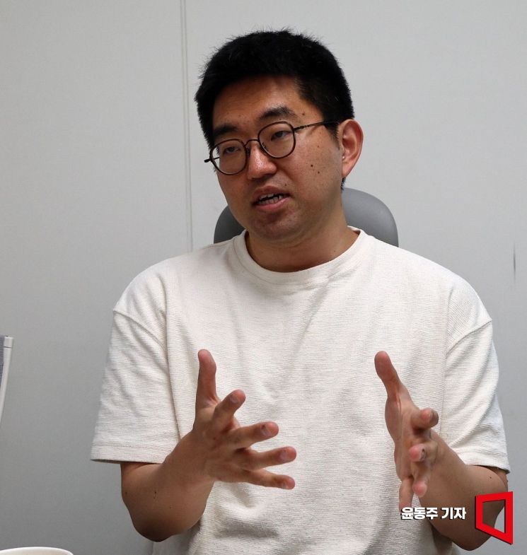 안찬봉 클리브  대표가 아시아경제와 인터뷰를 하고 있다. 윤동주 기자