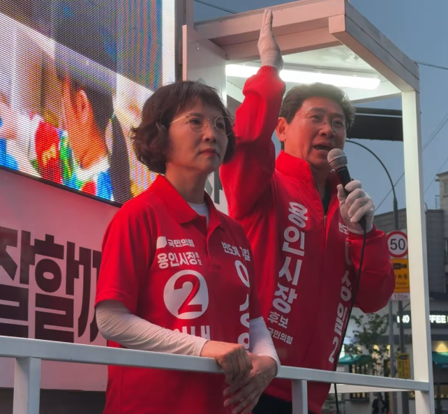 이상일 용인특례시장 후보(국민의힘)가 공식 선거운동 마지막 날인 2일 처인구와 기흥구, 수지구를 순회하며 총력 유세를 펼치고 재선 지지를 호소했다. 이상일 후보 제공