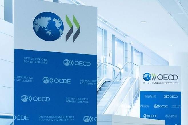 OECD "韓성장률 2.6%로 상향…반도체 수요에 더 오를 수"
