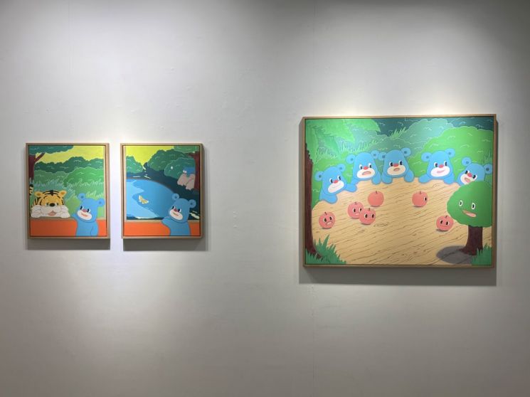 야스히토 가와사키 개인전 'Blue Blue Bear and Green, Blue Blue Bear and Sea' 전시전경. 리나갤러리