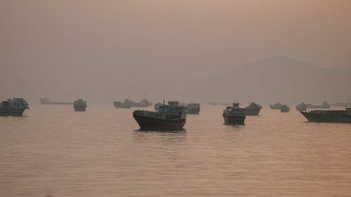 3일(현지시간) 호르무즈 해협에서 대기 중인 유조선들. 로이터연합뉴스