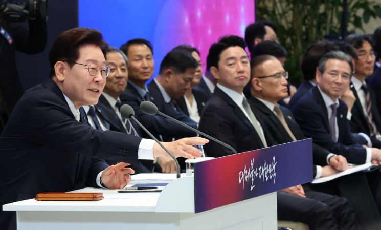 이재명 대통령이 8일 청와대 영빈관에서 열린 취임 1주년 기자회견에서 발언하고 있다. 2026.6.8 연합뉴스