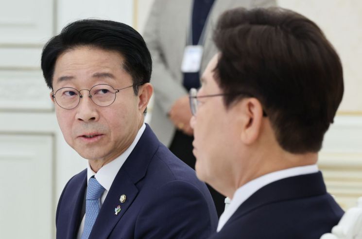 조정식 국회의장이 8일 청와대에서 열린 이재명 대통령과 4부 요인 회동에서 발언하고 있다. 2026.6.8 [청와대통신사진기자단] 연합뉴스