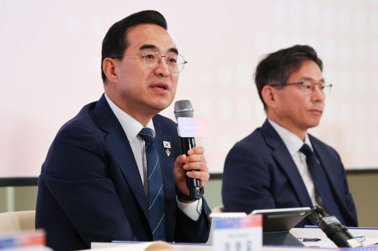 박홍근 기획예산처 장관이 8일 서울 마포구 SVC 서울에서 열린 '지출구조조정 열린 토론회'에서 인사말을 하고 있다. 연합뉴스