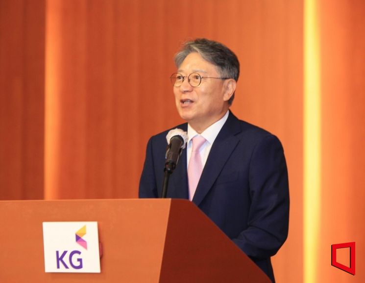 곽재선 KG그룹 회장은 9일 여의도 태영빌딩에서 'KG그룹 기업가치 정상화 및 미래전략' 기자간담회에서 발표를 하고 있다. KG그룹