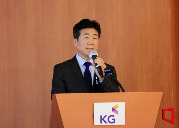 황기영 KG모빌리티 대표가 9일 여의도 태영빌딩에서 'KG그룹 기업가치 정상화 및 미래전략' 기자간담회에서 발표를 하고 있다. KG그룹