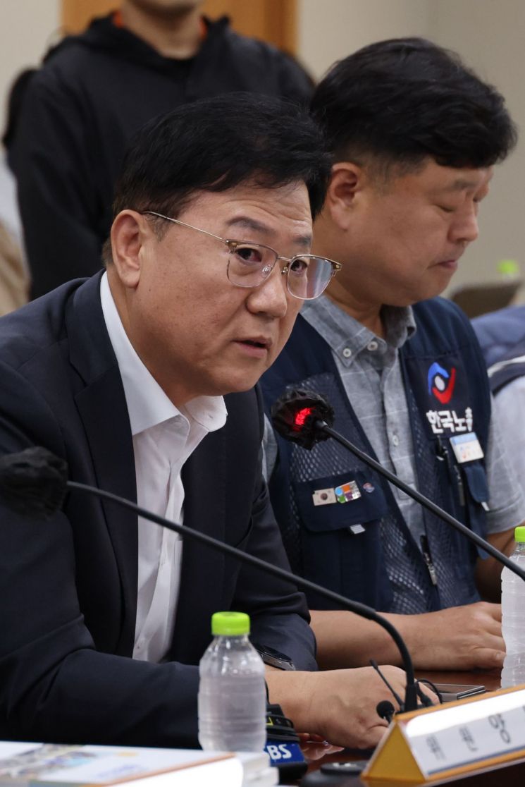 9일 정부세종청사 최저임금위원회에서 열린 제4차 전원회의에서 사용자위원인 류기정 한국경영자총협회(경총) 전무가 발언하고 있다. 연합뉴스