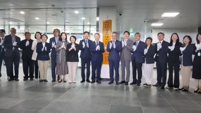 8일 오전 전남 나주 빛가람복합문화체육센터에서 민형배 전남광주통합특별시장 당선인 인수위원회인 '전남광주대전환기획위원회' 현판식이 진행됐다. 심진석 기자