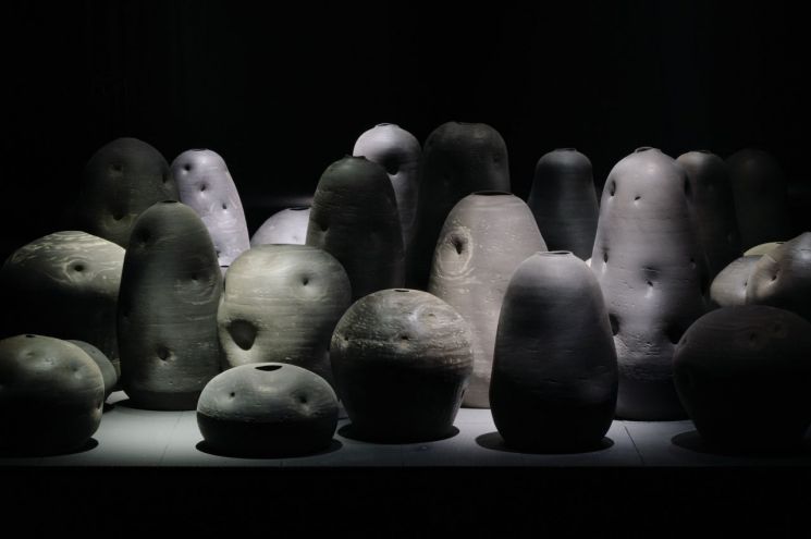 'Saengseong' by artist Changho Kim, featured in the main exhibition of 2022. Provided by the Korea Ceramic Foundation