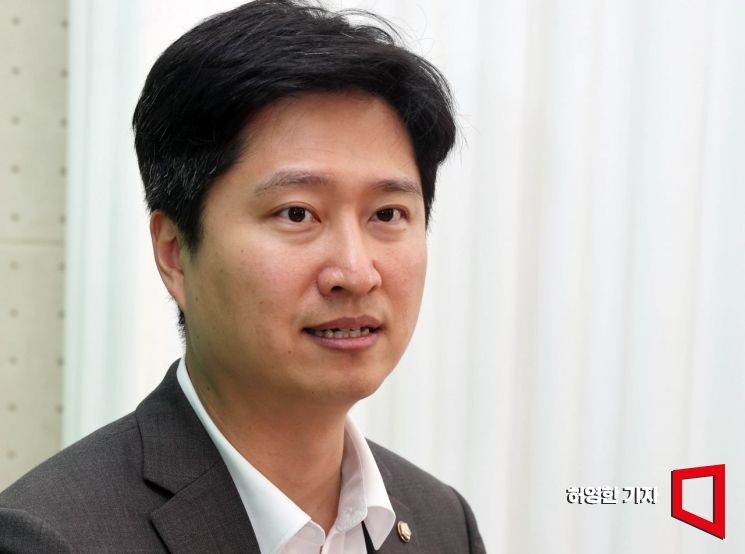 우재준 국민의힘 최고위원이 지난 9일 '소종섭의 시사쇼'에 출연해 인터뷰하고 있다. 허영한 기자