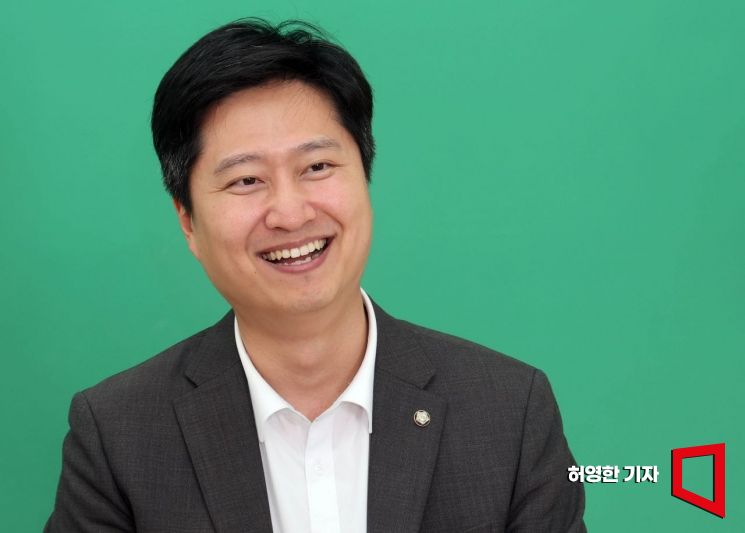 우재준 국민의힘 최고위원이 서울 중구 충무로 아시아경제 본사에서 '소종섭의 시사쇼'에 출연해 인터뷰하고 있다. 허영한 기자