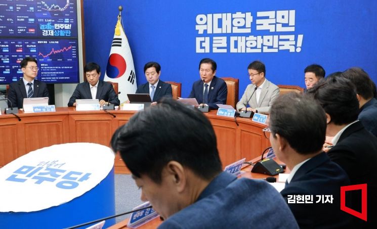 정청래 더불어민주당 대표가 10일 국회에서 열린 최고위원회의에서 발언하고 있다. 2026.6.10 김현민 기자