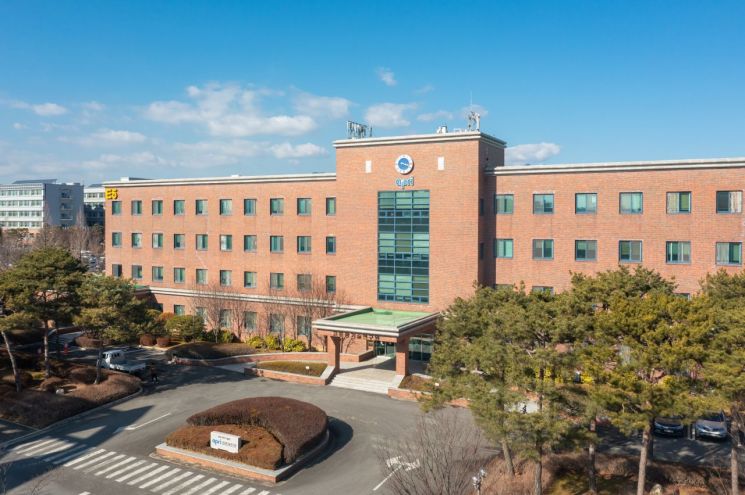 Exterior view of Gwangju Institute of Science and Technology (GIST) High-Power Optoelectronics Research Center. Provided by GIST