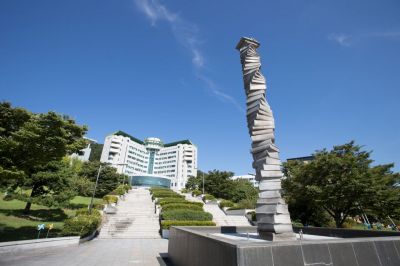 동명대학교 대학본관.