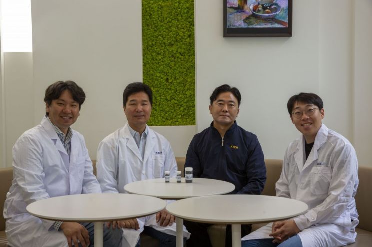 연구팀 사진. 왼쪽부터 김선형 책임연구원, 범희태 선임기술원, 윤형철 책임연구원, 김재형 선임연구원. 에너지연 제공