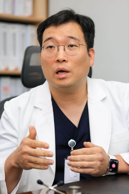 구지훈 센트럴병원 부원장이 진료실에서 아시아경제와 인터뷰하고 있다. 강진형 기자