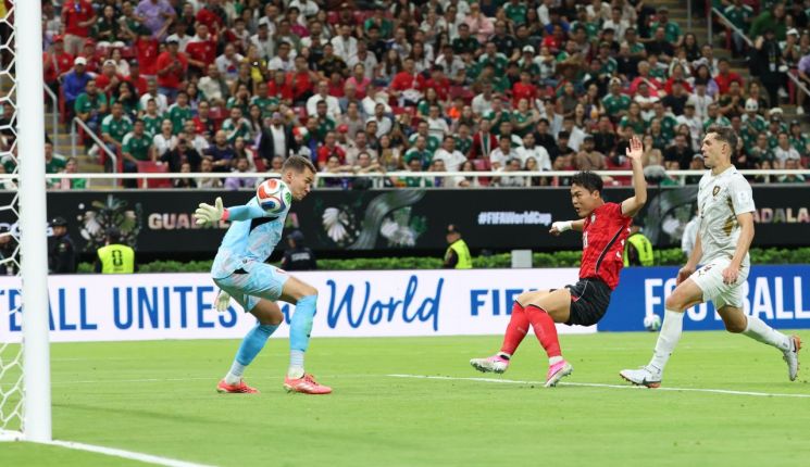 오현규가 12일(한국시간) 멕시코 사포판 과달라하라 스타디움에서 열린 2026 북중미 월드컵 A조 1차전 체코와의 경기에서 후반 22분 2대1 역전골을 성공시켰다. 연합뉴스