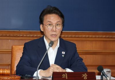 김민석 국무총리가 16일 서울 종로구 정부서울청사에서 열린 국무회의 겸 비상경제본부회의에 참석해 발언하고 있다. 2026.6.16 조용준 기자