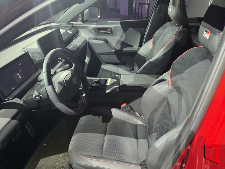 올 뉴 RAV4 GR SPORT 앞 좌석. 최영찬 기자