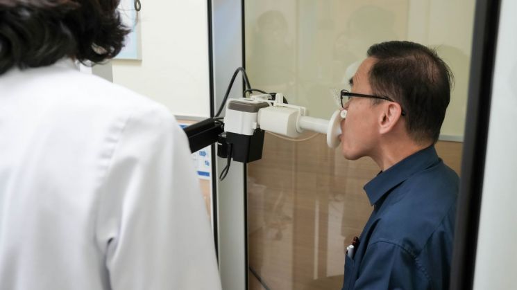 폐기능 검사 시연 모습. 질병관리청