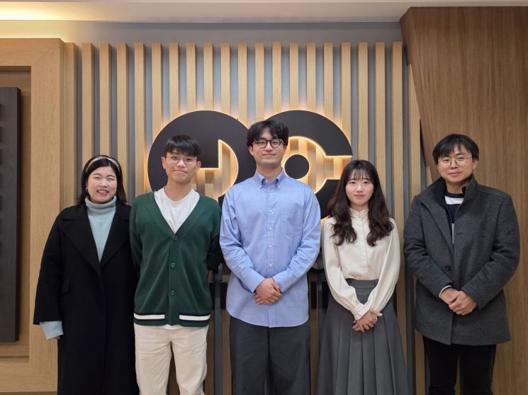 (왼쪽부터) 김미소 교수, 박정훈 박사과정생, 최용준 연구원, 남지수 박사과정생, 심기동 교수. KAIST