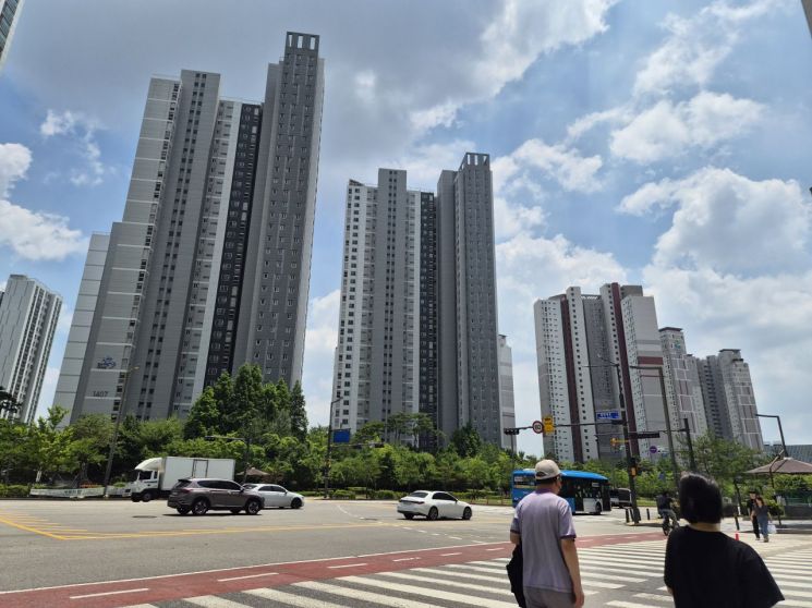 18일 경기도 화성 동탄역시범더샵센트럴시티아파트 전경. 심성아 기자