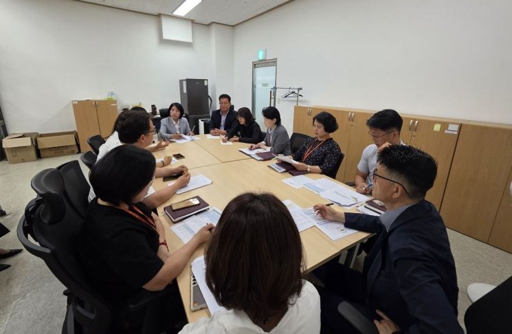 박관열 당선인 직통 인수위원회가 19일 유휴 교육시설·학교 체육시설 시민 활용 방안 논의하고 있다. 박관열 당선인 인수위 제공