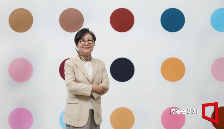 김성희 국립현대미술관장이 서울 종로구 삼청로 국립현대미술관 서울에서 아시아경제와 인터뷰 하며 포즈를 취하고 있다. 조용준 기자