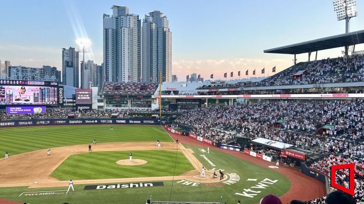 지난 13일 경기 수원시 KT위즈파크에서 열린 2026 프로야구(KBO) 리그에서 KT위즈와 NC다이노스의 경기가 진행되고 있다. 독자 제공