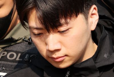 검찰에 송치되는 여고생 살해범 장윤기. 연합뉴스