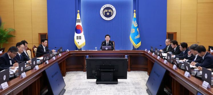 이재명 대통령이 19일 청와대에서 열린 수석보좌관회의에서 발언하고 있다. 2026.6.19 연합뉴스