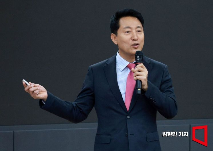 오세훈 서울시장이 24일 국회 의원회관에서 열린 대한민국 미래혁신포럼 주최 세미나에 참석해 '6·3 지방선거 진단과 향후 과제 - 보수가치의 회복과 미래'를 주제로 강연하고 있다. 2026.6.24 김현민 기자