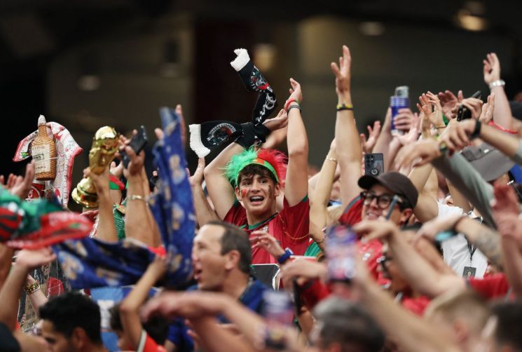 Spectators are cheering during the FIFA World Cup Group K match between Portugal and Uzbekistan held in Houston, Texas, USA. Photo by Yonhap News Agency