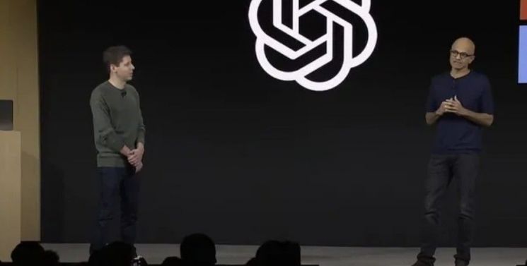 2023년 오픈AI 개발자 대회에서 샘 올트먼 오픈AI CEO(왼쪽)와 나델라 CEO. 오픈AI