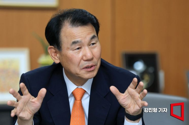 정은보 한국거래소 이사장이 서울 여의도 한국거래소에서 아시아경제와 인터뷰 하고 있다. 강진형 기자