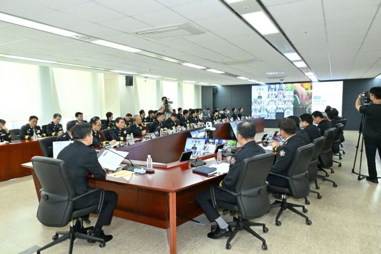 소방청은 26일 최용철 소방청장 직무대행 주재로 세종시 소방청 대회의실에서 전국 소방지휘관 긴급회의를 열었다.