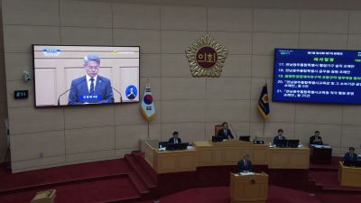 민형배 전남광주통합특별시장이 1일 무안 전남광주통합특별시의회 본회의장에서 취임사를 낭독하고 있다. 심진석 기자