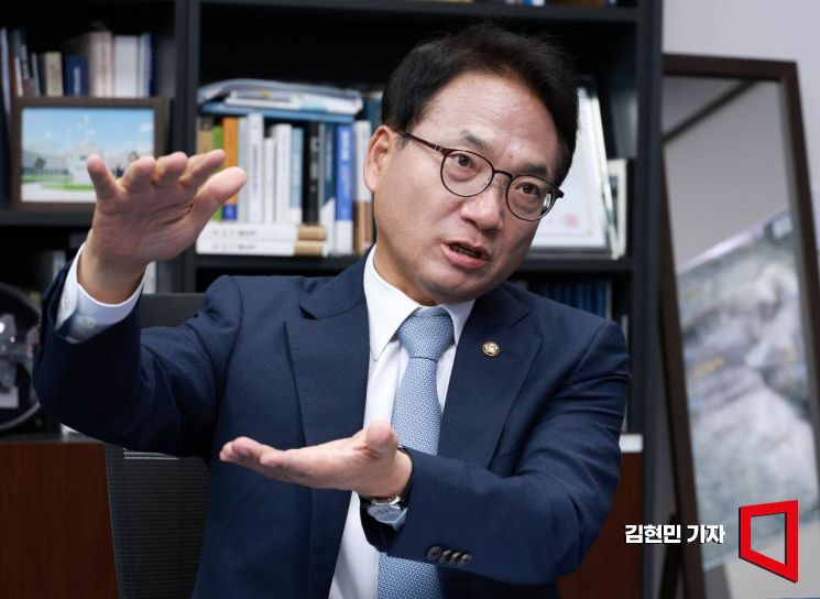 박선원 더불어민주당 의원이 국회에서 아시아경제와 인터뷰하고 있다. 2026.7.1 김현민 기자