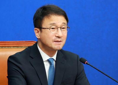 한병도 더불어민주당 당대표 직무대행 및 원내대표가 3일 국회에서 열린 최고위원회의에서 발언하고 있다. 김현민 기자