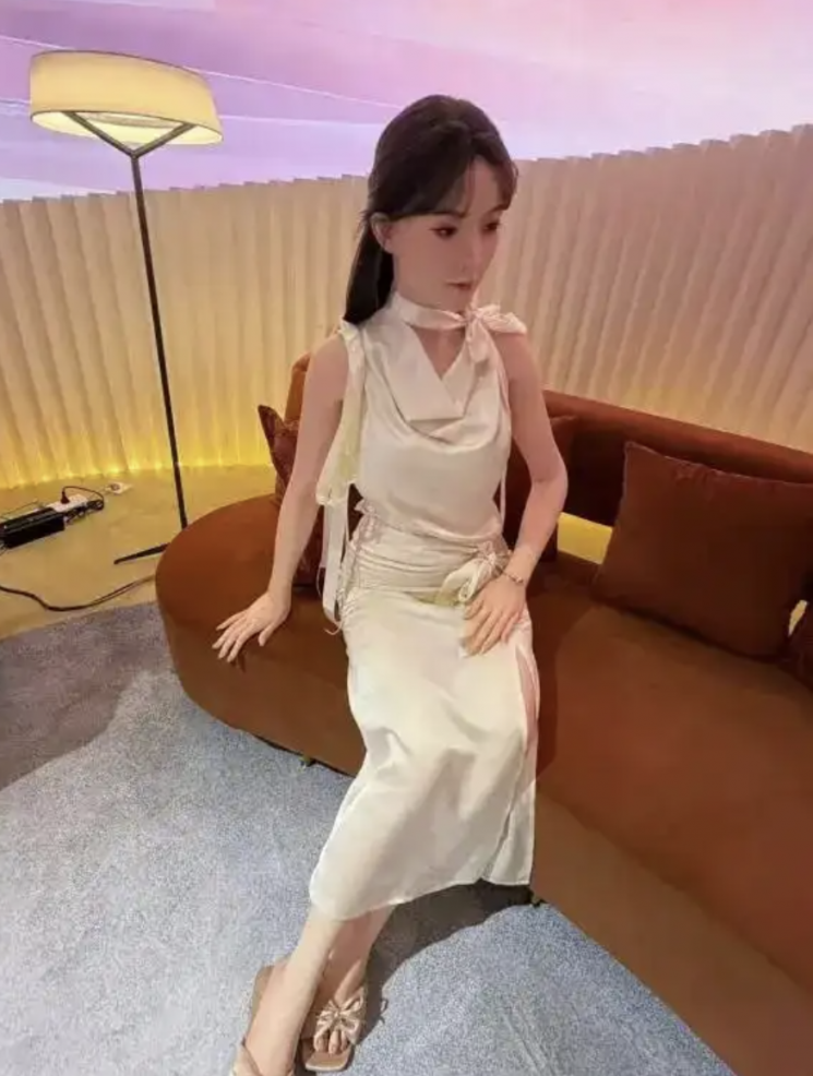 "아이돌 외모 기대했는데, 2억짜리가 왜 이래" 불만 폭주에 결국 할인쿠폰까지