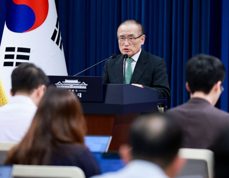 위성락 국가안보실장이 3일 청와대 춘추관 기자회견장에서 이재명 대통령의 북대서양조약기구(NATO·나토) 정상회의 참석 및 몽골 국빈 방문 관련 사전 브리핑을 하고 있다. 2026.7.3 연합뉴스