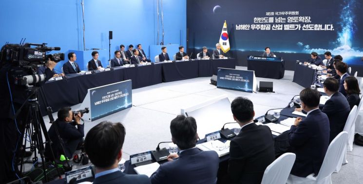 이재명 대통령이 3일 경남 진주시에서 열린 제5회 국가우주위원회에서 발언하고 있다. 2026.7.3 [청와대통신사진기자단] 연합뉴스