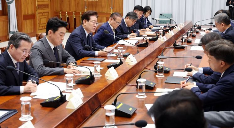 이재명 대통령이 6일 청와대에서 열린 메가프로젝트 민관합동 점검회의에서 발언하고 있다. 2026.7.6 연합뉴스
