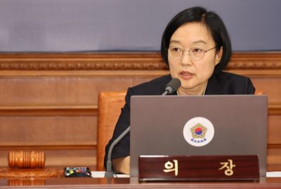 한성숙 국무총리가 7일 오전 서울 종로구 세종대로 정부서울청사에서 열린 국무회의에 참석해 발언을 하고 있다. 조용준 기자