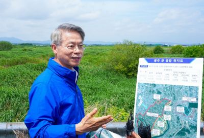 민형배 전남광주통합특별시장이 7일 ‘반도체 메가프로젝트 성공 지원’을 위해 광주 군공항을 찾아 현장점검을 하고 있다. 전남광주통합특별시 제공