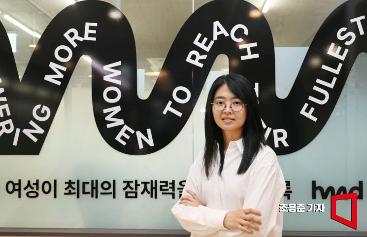김도진 해피문데이 대표가 서울 성동구 사무실에서 아시아경제와 인터뷰에 앞서 포즈를 취하고 있다. 조용준 기자