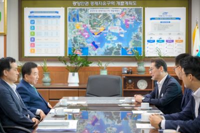 손훈모 순천시장은 8일 광양경자청을 방문해 구충곤 청장과 간담회를 갖고, 지난 2023년에 개발을 시작해 사업 진척이 되지 않고 있는 해룡 2-2 일반산업단지 조기 조성을 건의했다. 순천시 제공