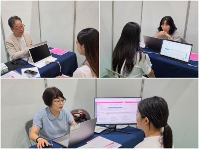 2026 해·완·진 교육발전특구 진로 박람회'에서 학생들이 진학 전담 교사와 함께 생활기록부와 성적 추이를 검토하며 대입 수시·정시 맞춤형 전략을 세우고 있다. 이준경 기자