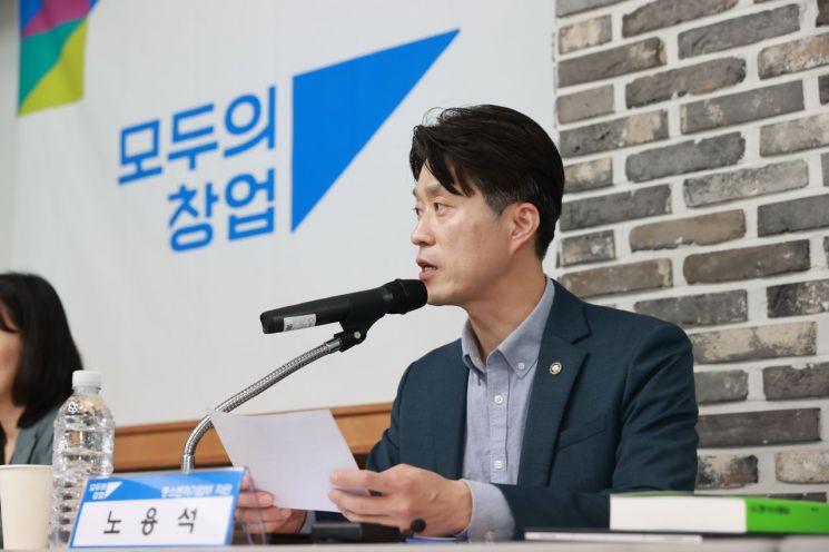Noh Yongseok中小企业·创投部第一副部长8日在忠清北道清州市忠北创造经济创新中心举行的“全民创业全国巡回座谈会”上致辞。中小企业·创投部供图
